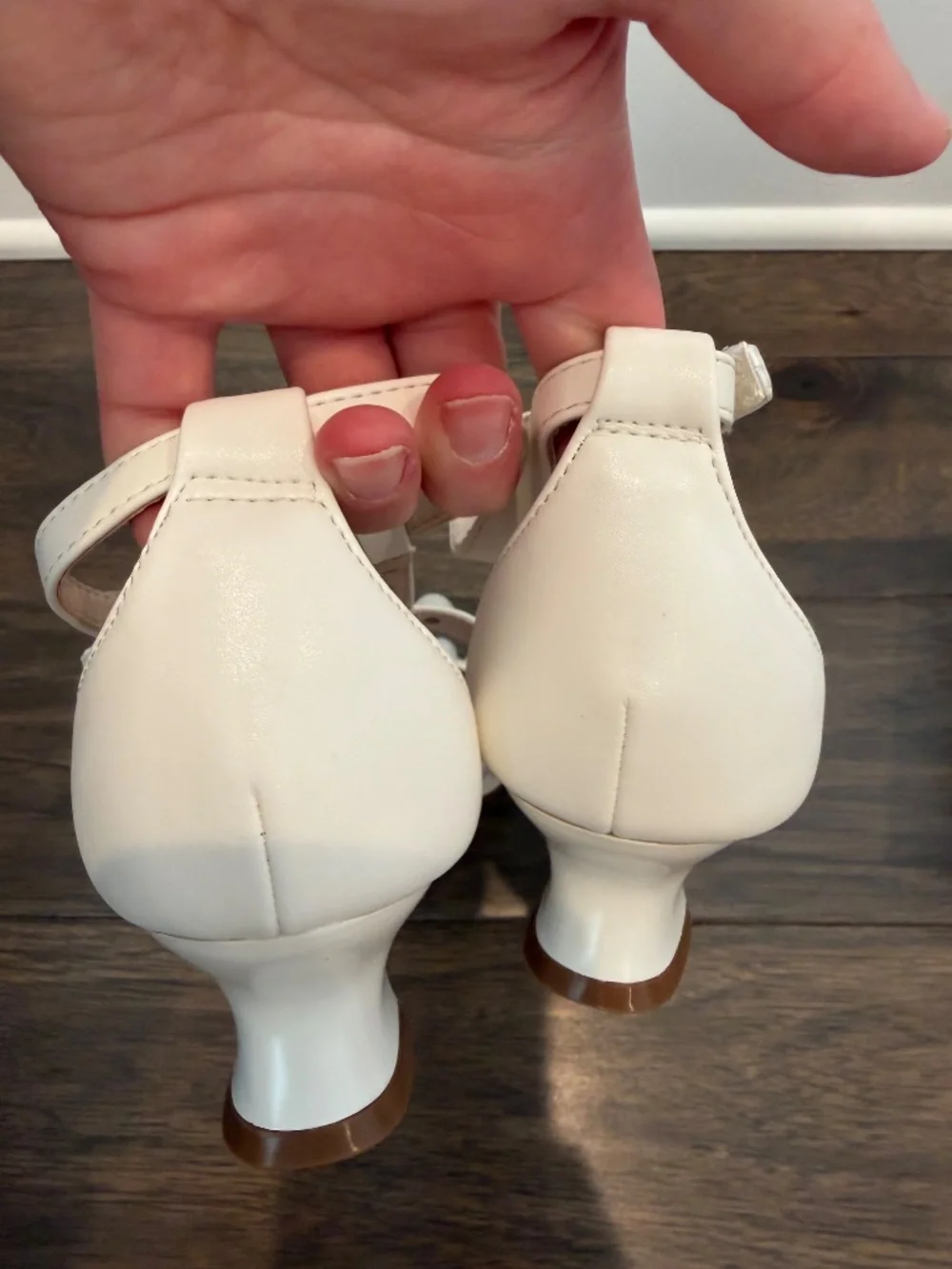 NWT Girl’s Amazon White Kitten Heel Dress Shoes Size 3